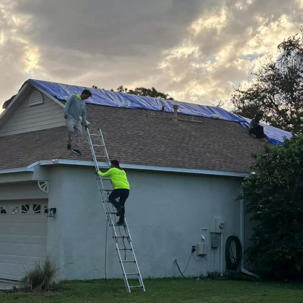 Storm-Damaged Roof Replacement Contractores
