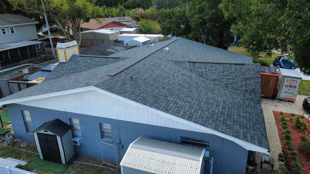 Close view of an Owens Corning shingle roof in Estate Gray installed by Maze Roofing in Brandon, Florida