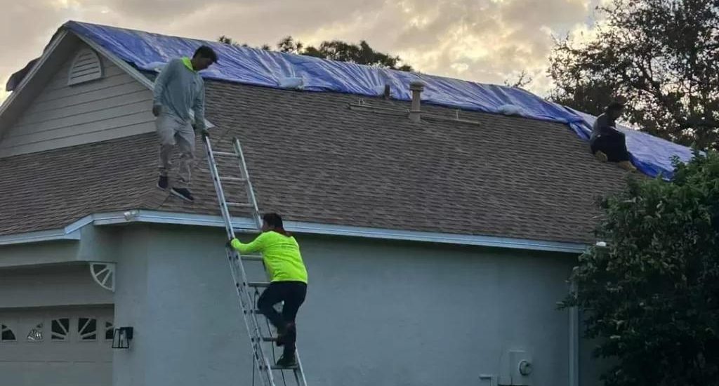Storm-Damaged Roof Replacement Contractores